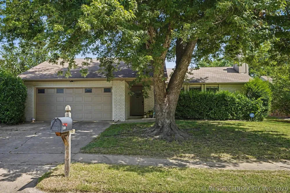 1108 W Vicksburg Place Broken Arrow, OK 74011