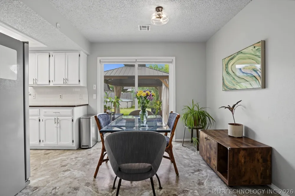 1108 W Vicksburg Place Broken Arrow, OK 74011