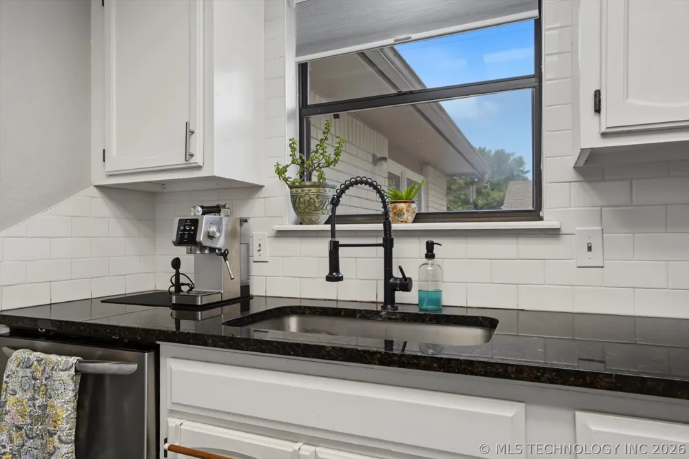 1108 W Vicksburg Place Broken Arrow, OK 74011