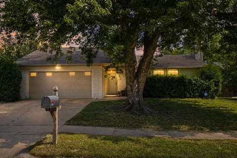 1108 W Vicksburg Place