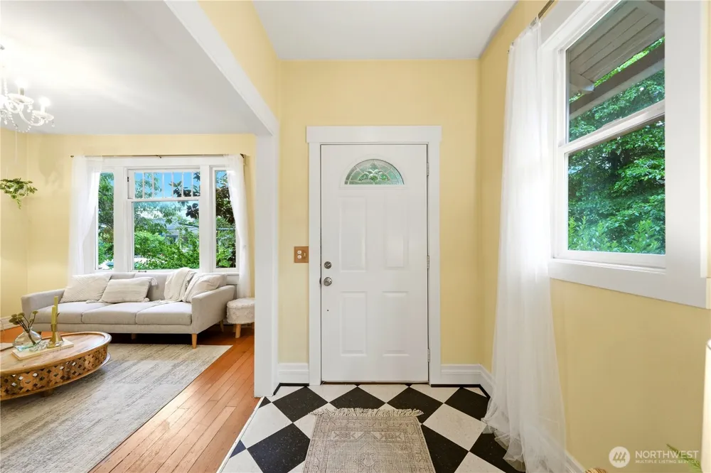 1110 NW 70th Street Seattle, WA 98117