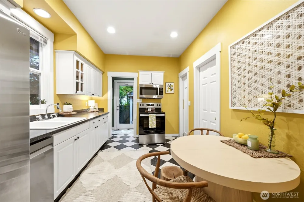 1110 NW 70th Street Seattle, WA 98117