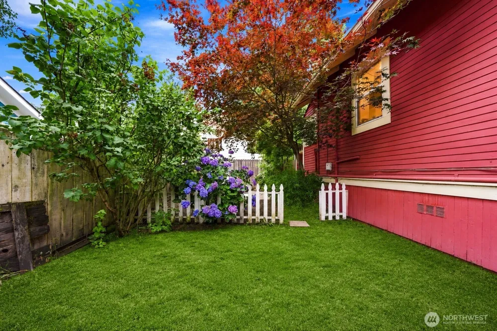 1110 NW 70th Street Seattle, WA 98117