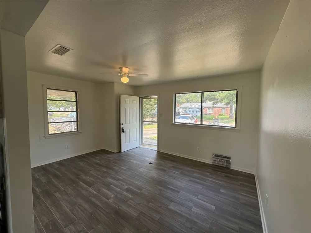 1714 Oriole Street Bossier City, LA 71112