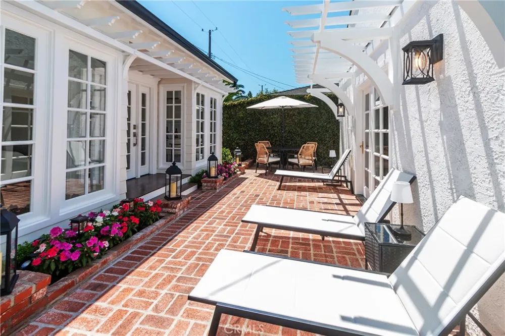 220 S Reese Place Burbank, CA 91506