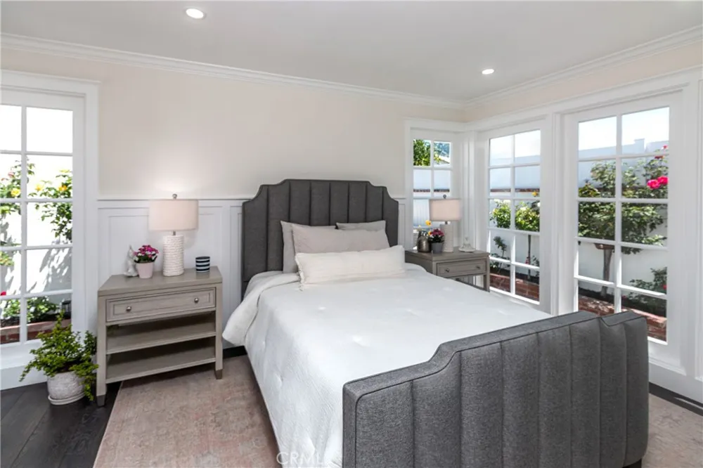 220 S Reese Place Burbank, CA 91506