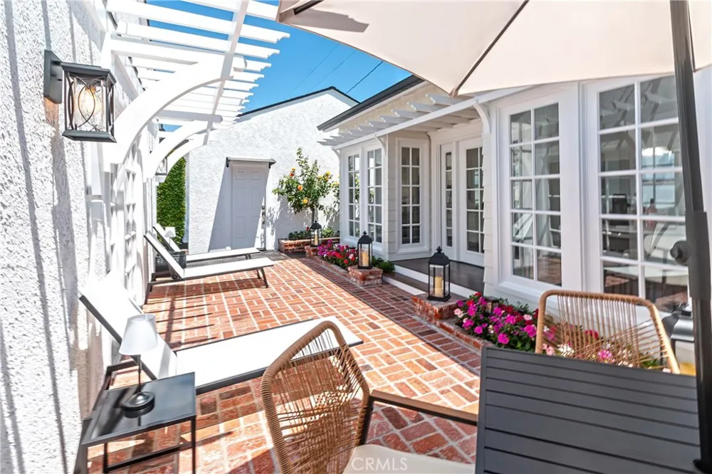 220 S Reese Place Burbank, CA 91506