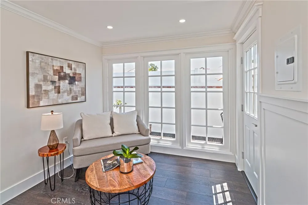 220 S Reese Place Burbank, CA 91506