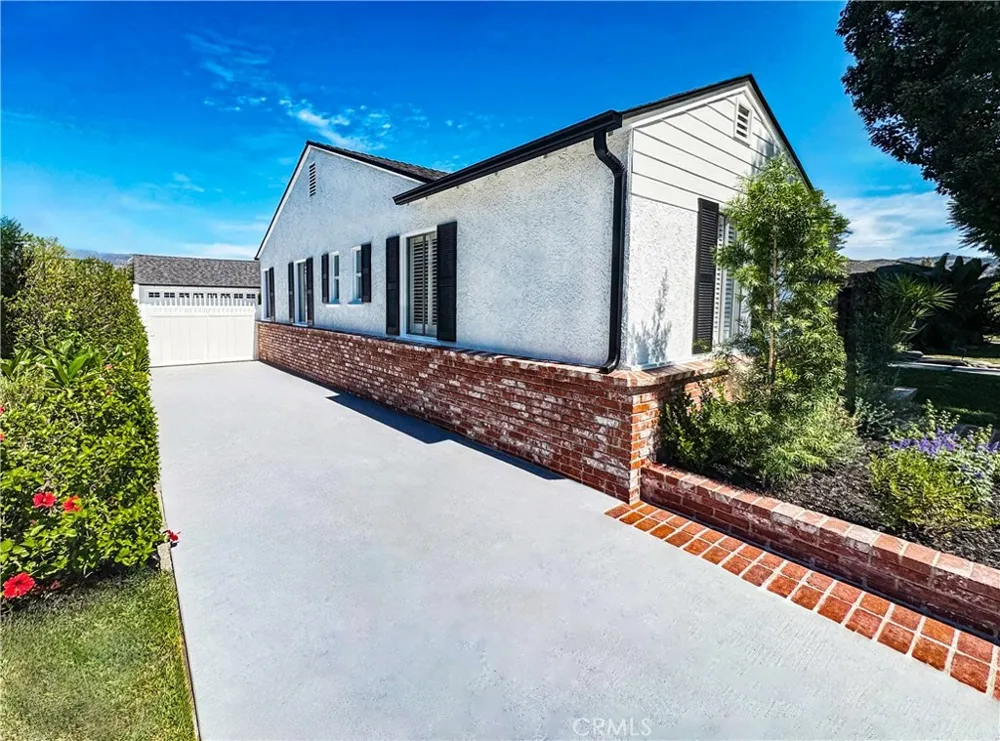 220 S Reese Place Burbank, CA 91506