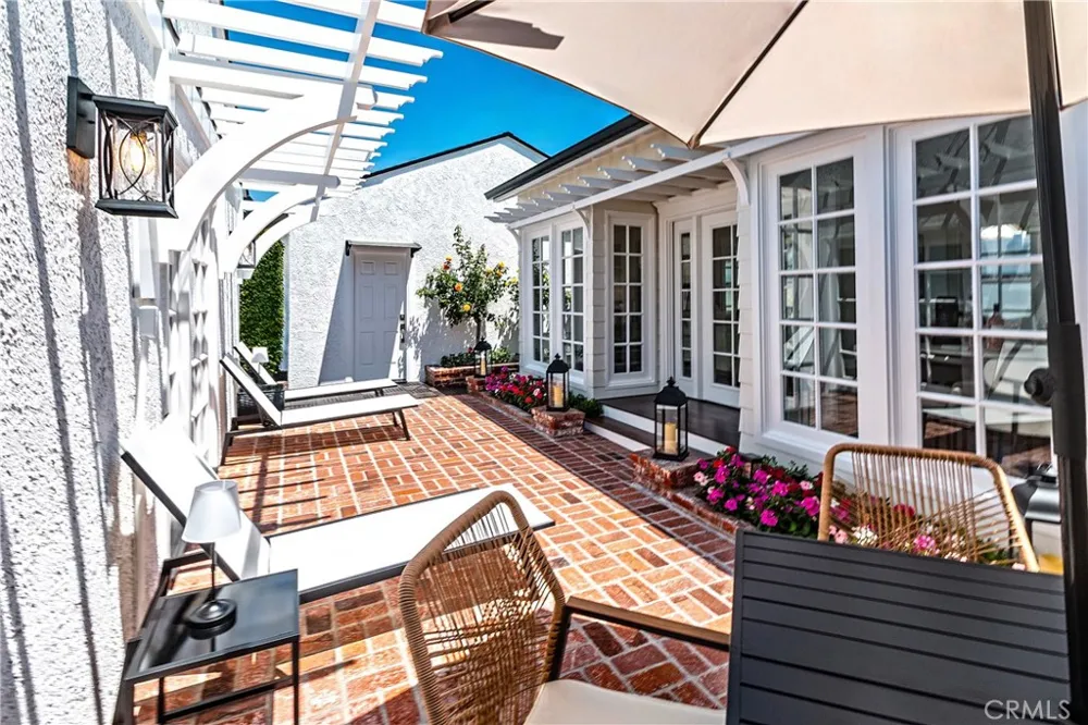 220 S Reese Place Burbank, CA 91506