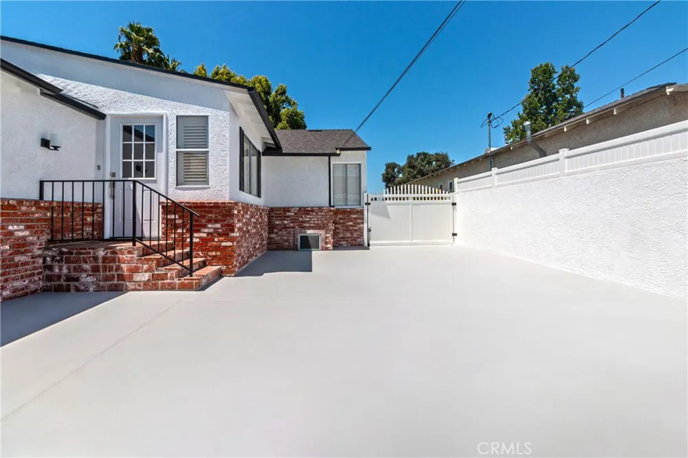 220 S Reese Place Burbank, CA 91506