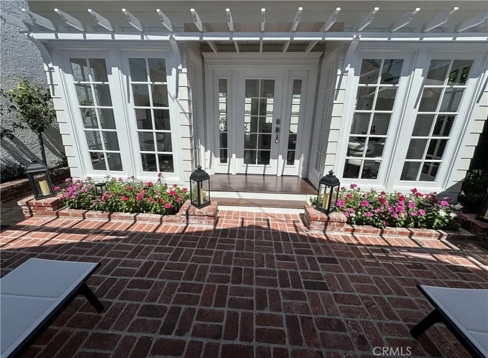 220 S Reese Place Burbank, CA 91506