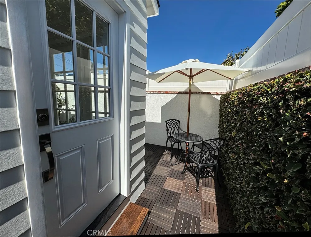 220 S Reese Place Burbank, CA 91506