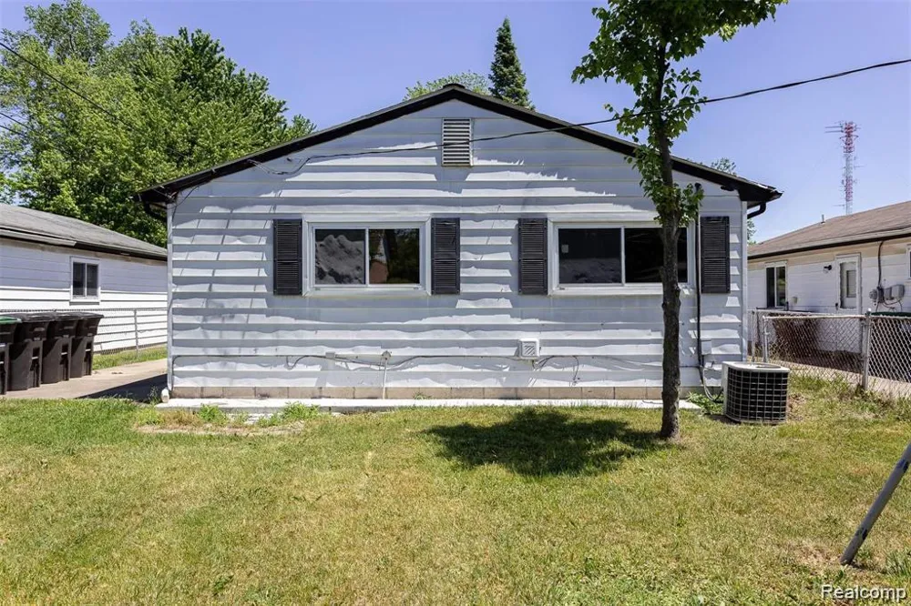 14390 Gage Street Taylor City, MI 48180