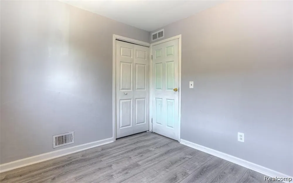 14390 Gage Street Taylor City, MI 48180