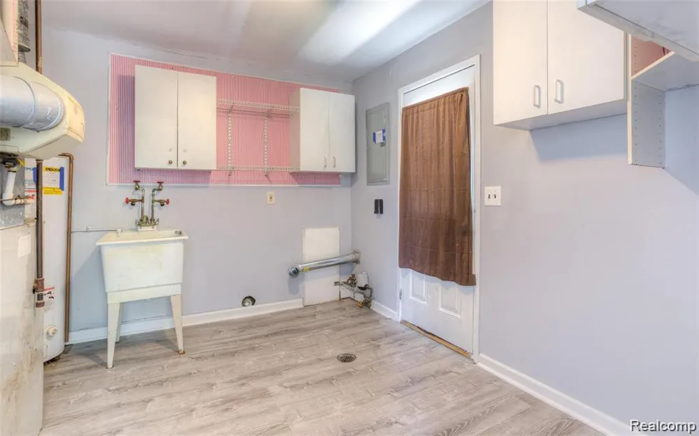 14390 Gage Street Taylor City, MI 48180