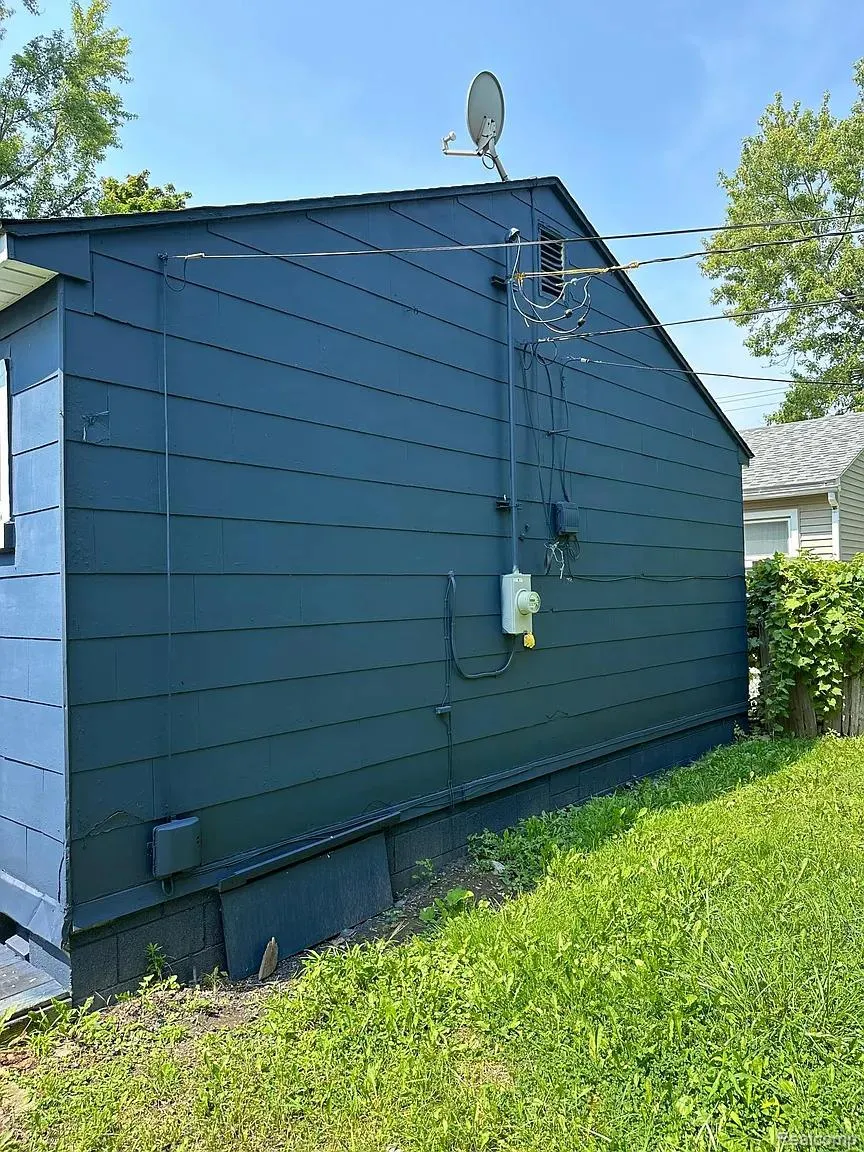 1580 University Avenue Lincoln Park City, MI 48146