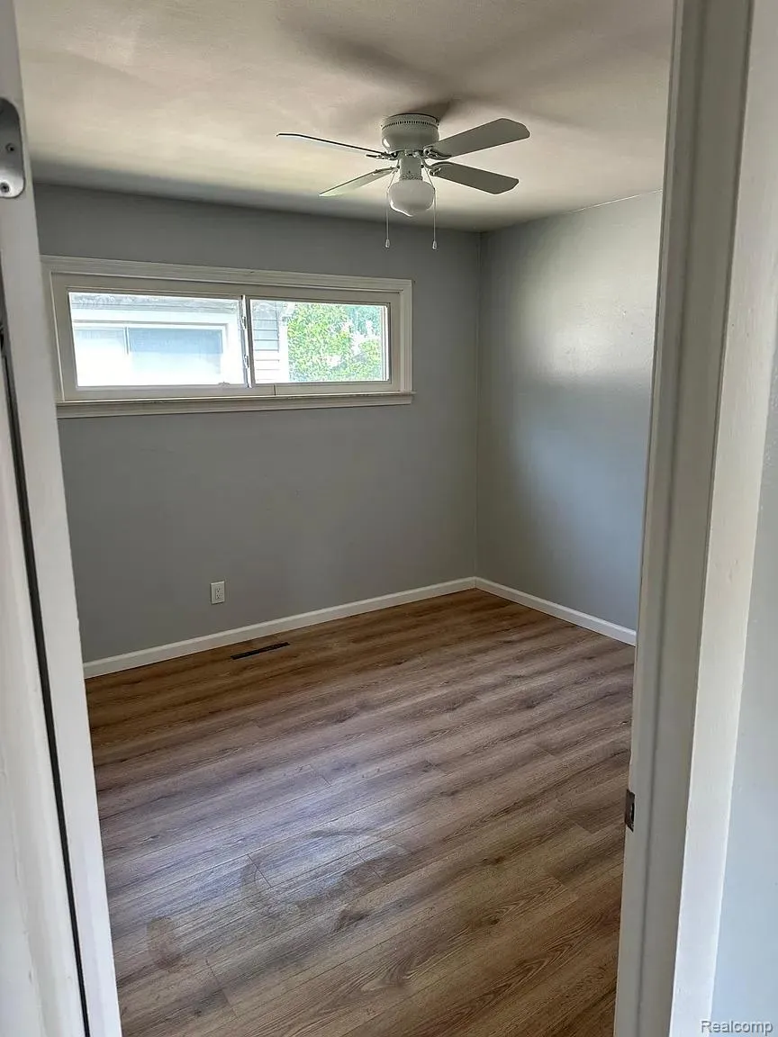 1580 University Avenue Lincoln Park City, MI 48146