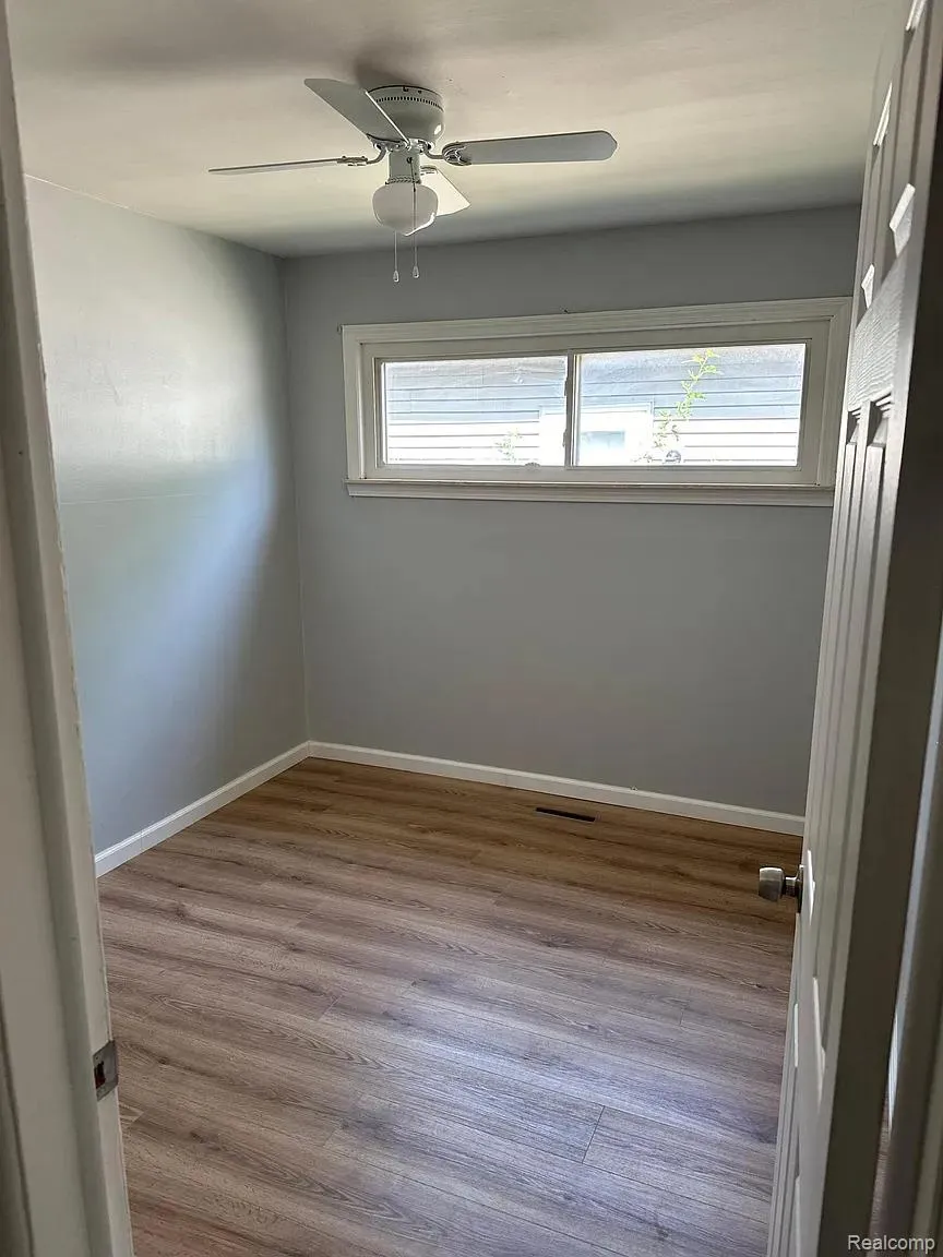 1580 University Avenue Lincoln Park City, MI 48146