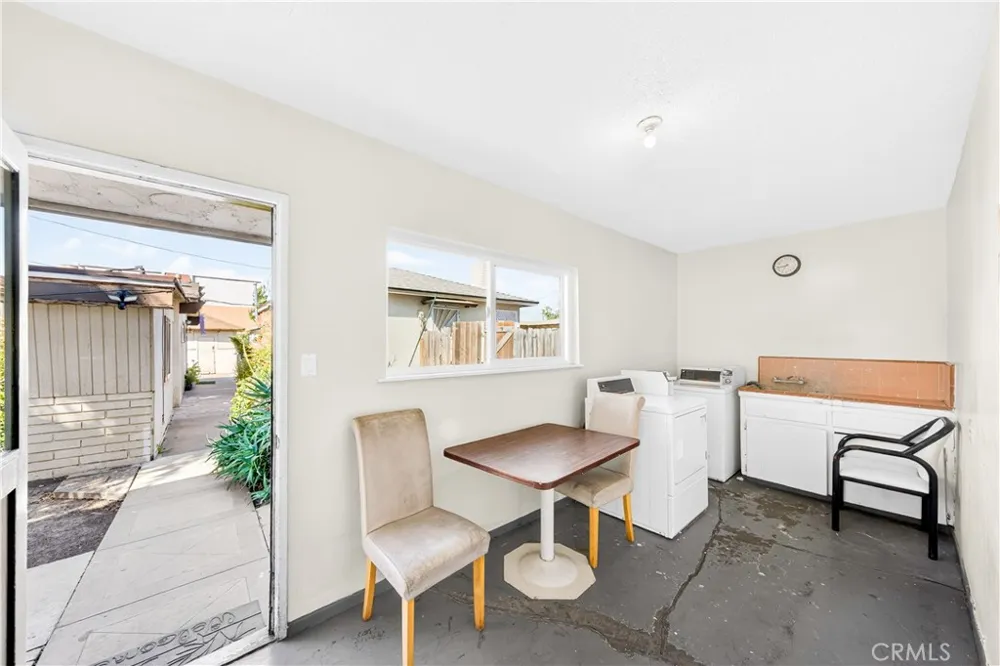 15003 Larch Lawndale, CA 90260