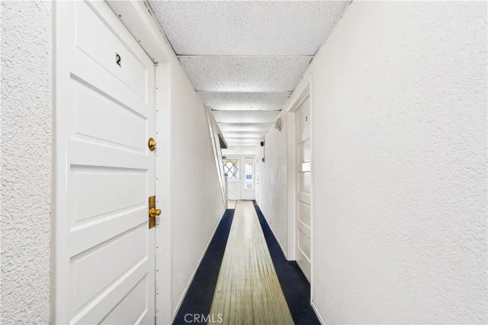 15003 Larch Lawndale, CA 90260