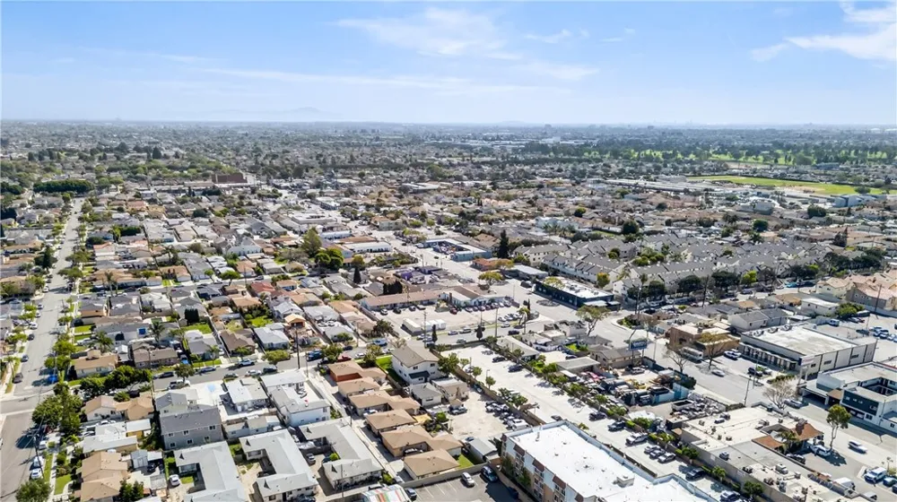 15003 Larch Lawndale, CA 90260