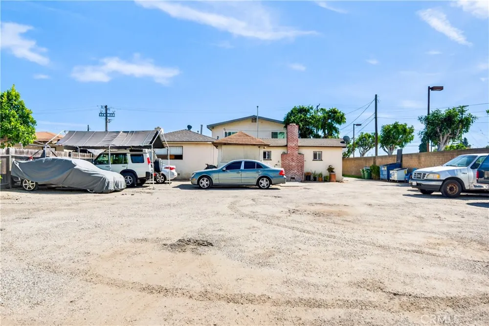 15003 Larch Lawndale, CA 90260