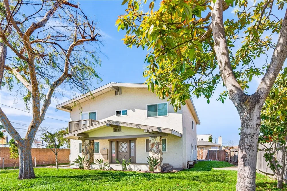 15003 Larch Lawndale, CA 90260