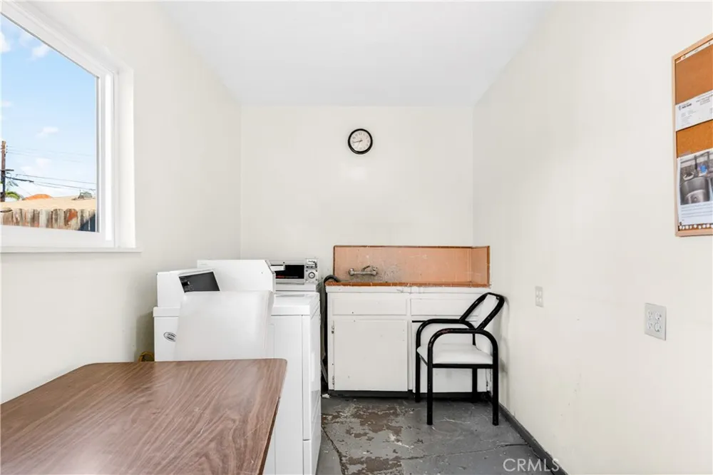 15003 Larch Lawndale, CA 90260