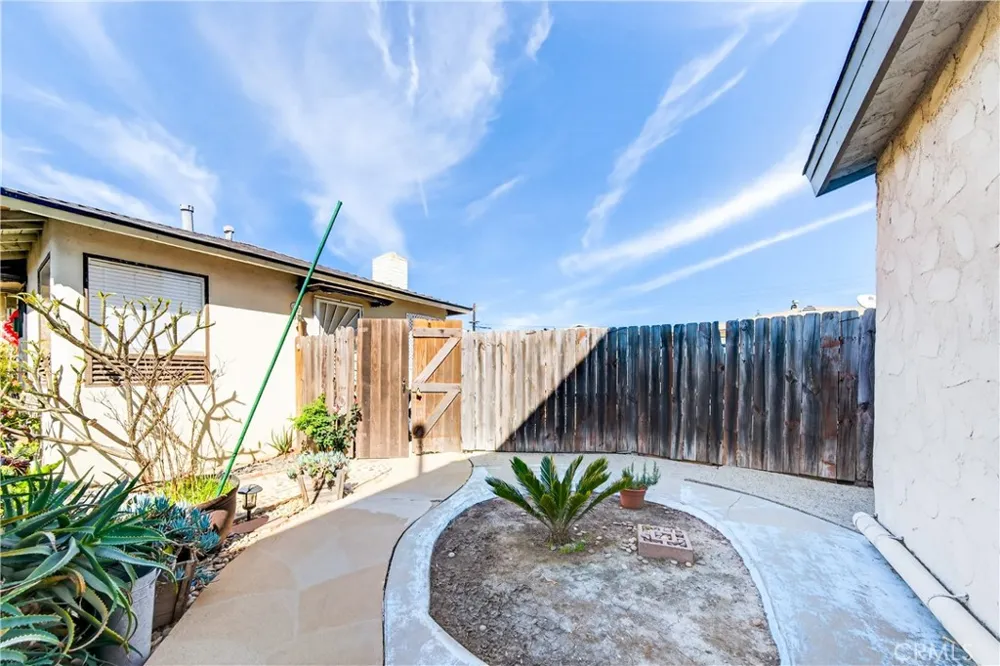 15003 Larch Lawndale, CA 90260