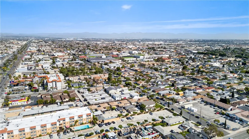 15003 Larch Lawndale, CA 90260
