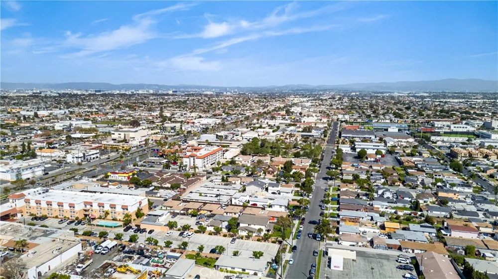 15003 Larch Lawndale, CA 90260