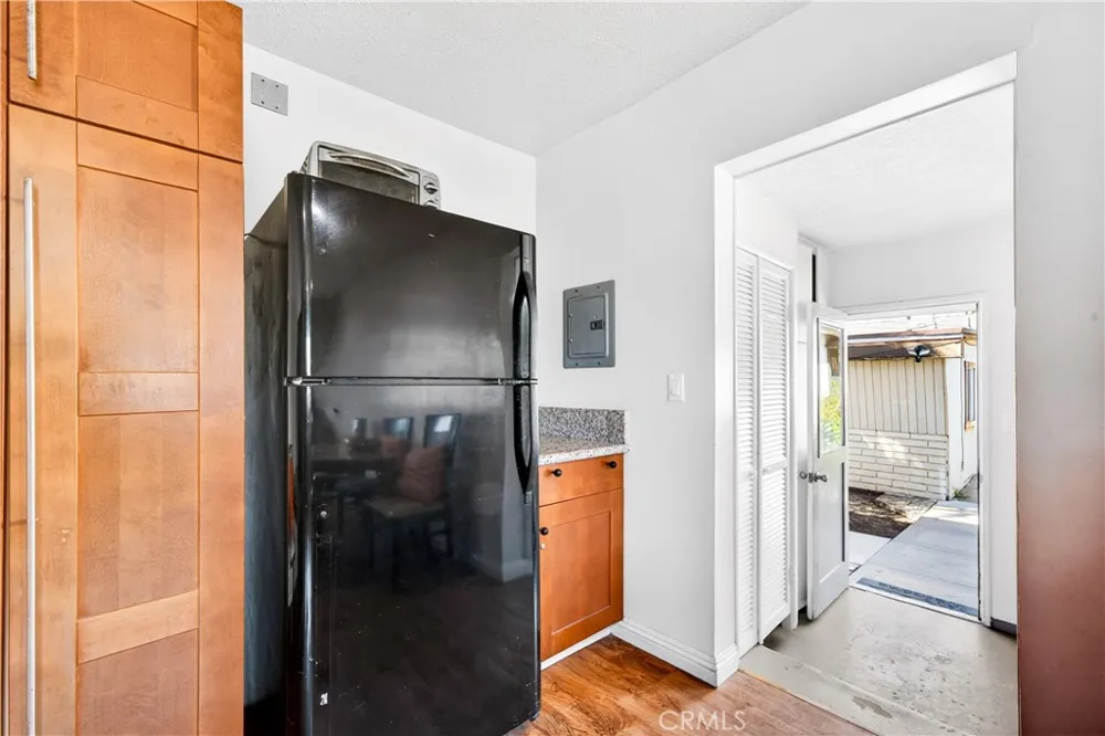 15003 Larch Lawndale, CA 90260
