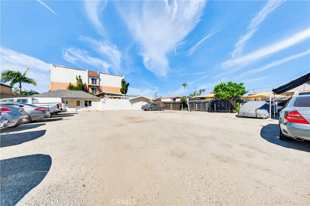 15003 Larch Lawndale, CA 90260