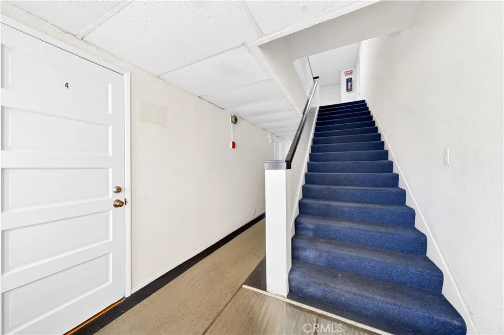 15003 Larch Lawndale, CA 90260
