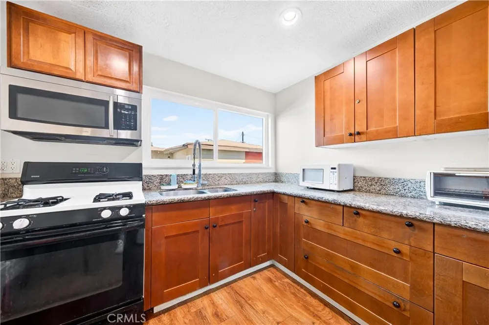 15003 Larch Lawndale, CA 90260