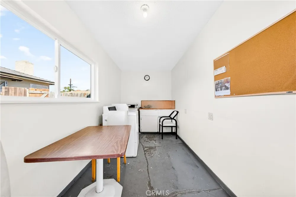 15003 Larch Lawndale, CA 90260