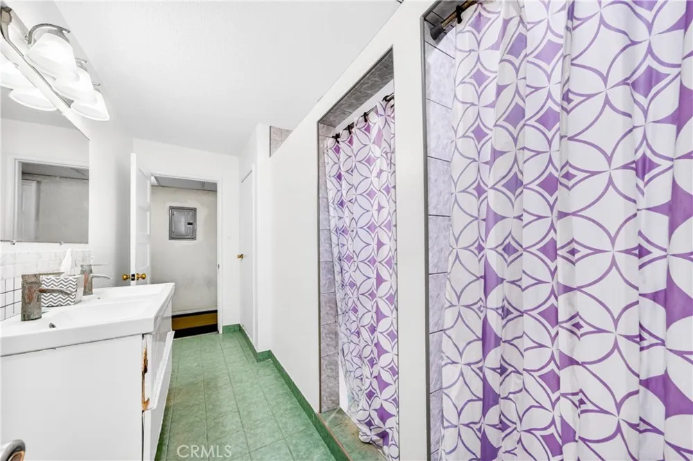 15003 Larch Lawndale, CA 90260