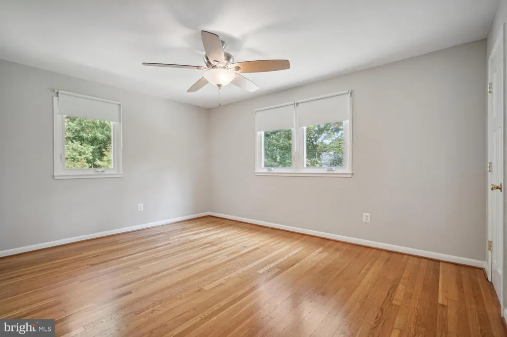 1633 WARNER AVENUE Mclean, VA 22101