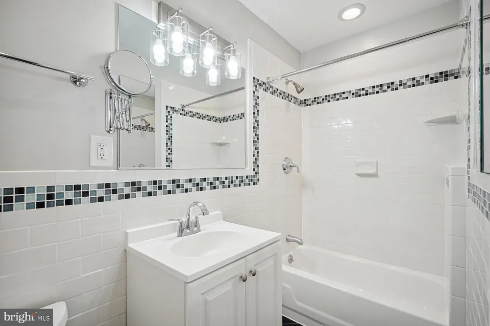 1633 WARNER AVENUE Mclean, VA 22101