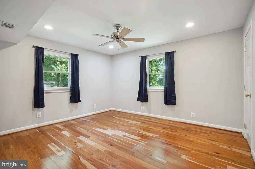 1633 WARNER AVENUE Mclean, VA 22101