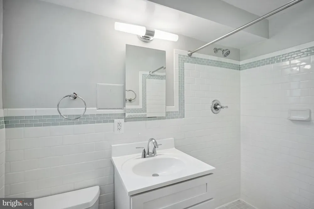 1633 WARNER AVENUE Mclean, VA 22101
