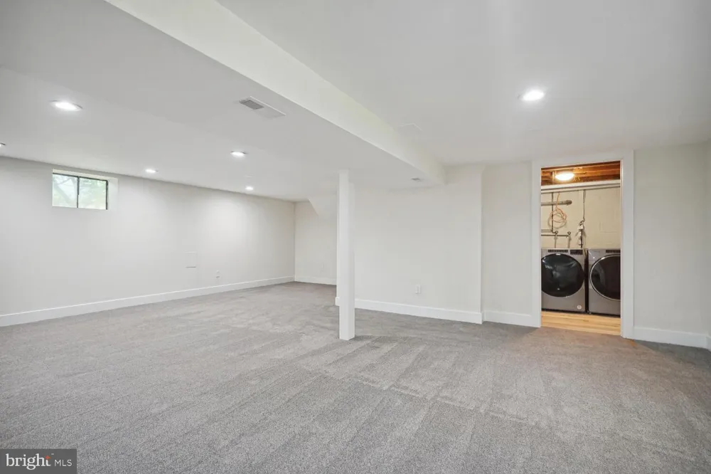 1633 WARNER AVENUE Mclean, VA 22101