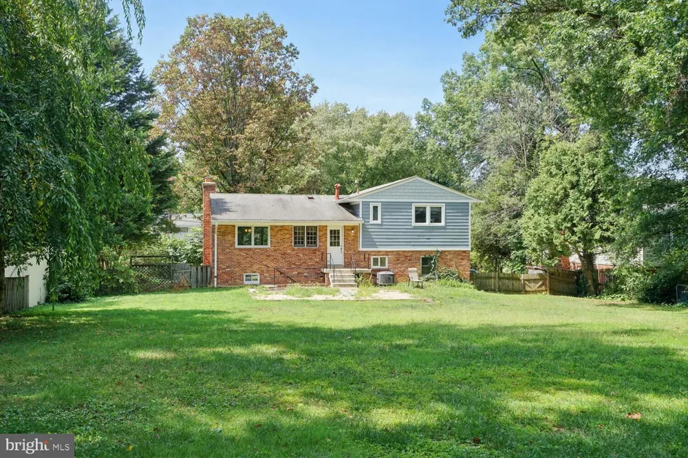 1633 WARNER AVENUE Mclean, VA 22101