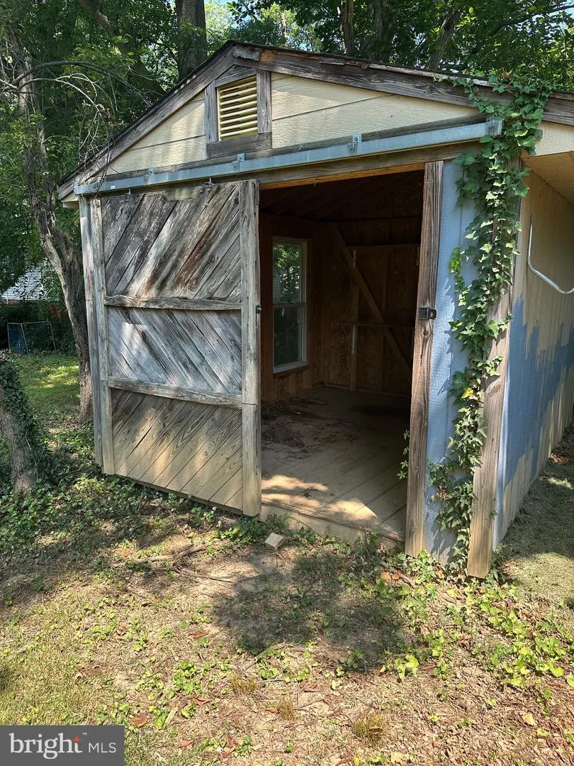 1633 WARNER AVENUE Mclean, VA 22101