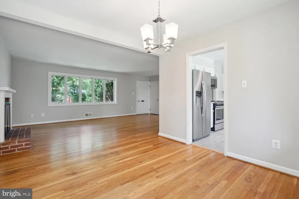 1633 WARNER AVENUE Mclean, VA 22101