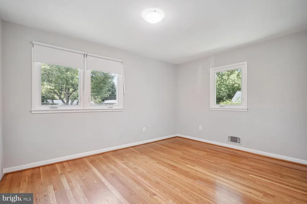1633 WARNER AVENUE Mclean, VA 22101