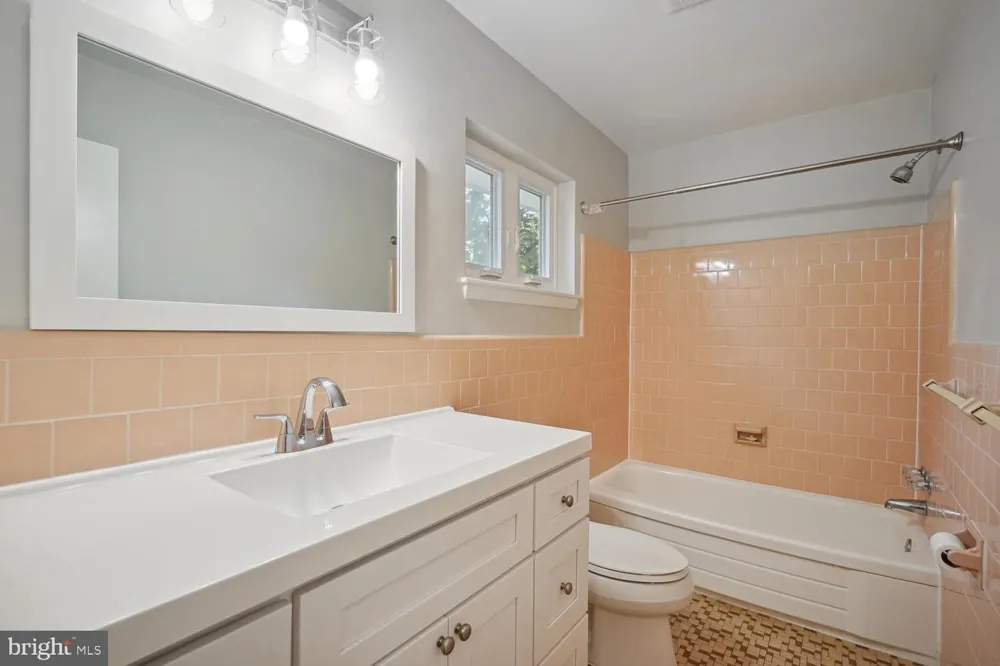 1633 WARNER AVENUE Mclean, VA 22101