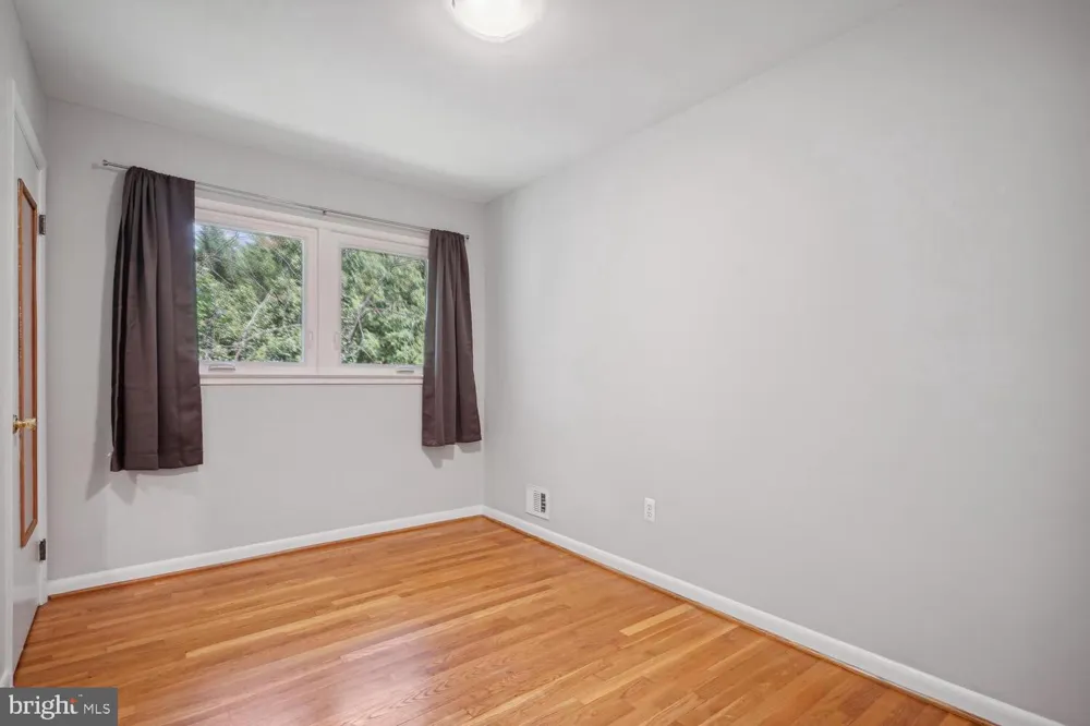 1633 WARNER AVENUE Mclean, VA 22101