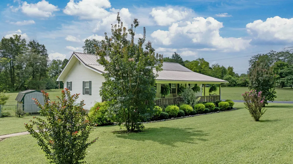 8664 Old Dixie Highway Spring City, TN 37381